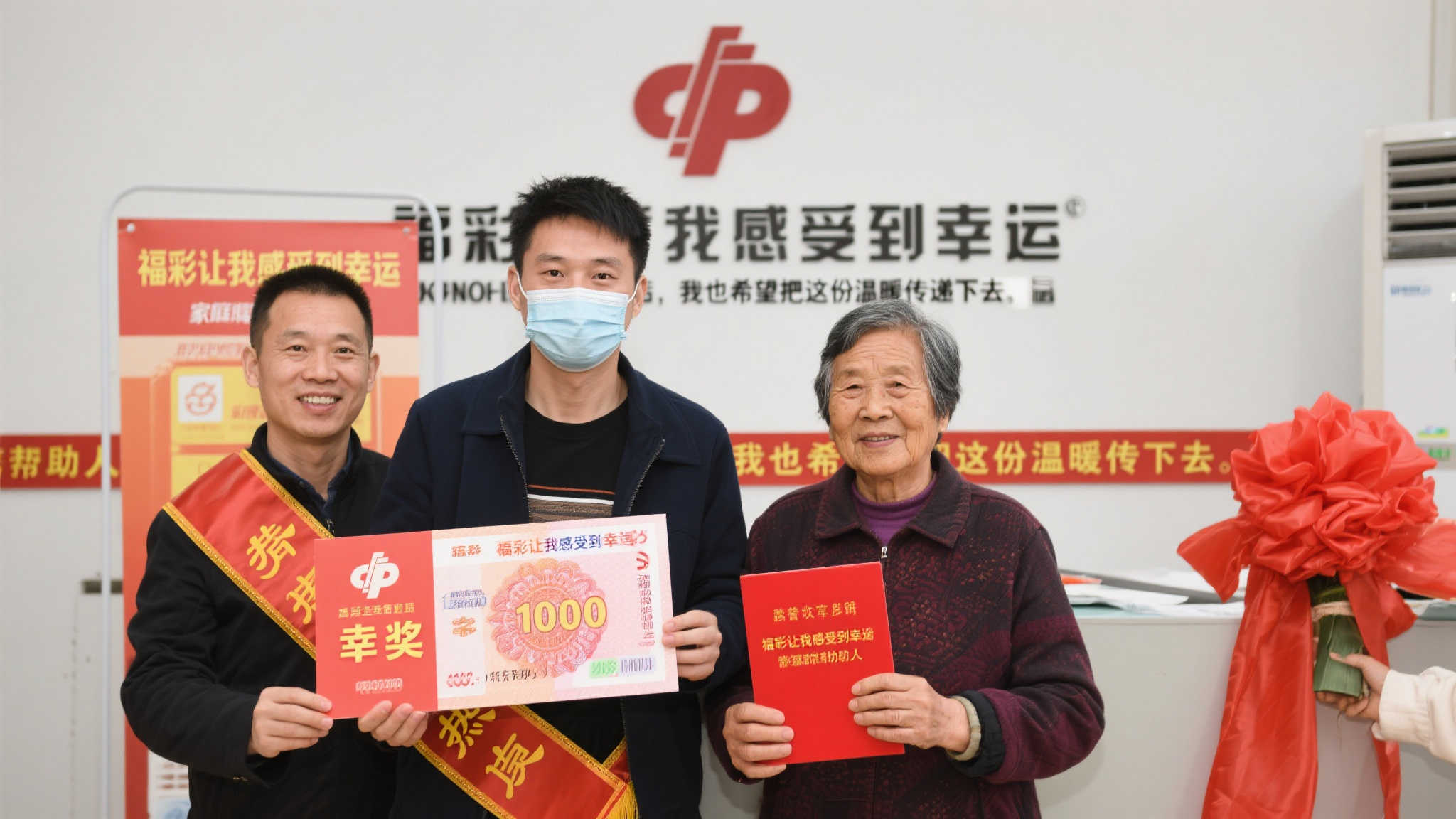 男子坚守幸运号码2个月,喜获福彩630万,感恩家人赐福 男子坚守幸运号码2个月,喜获福彩630万,感恩家人赐福